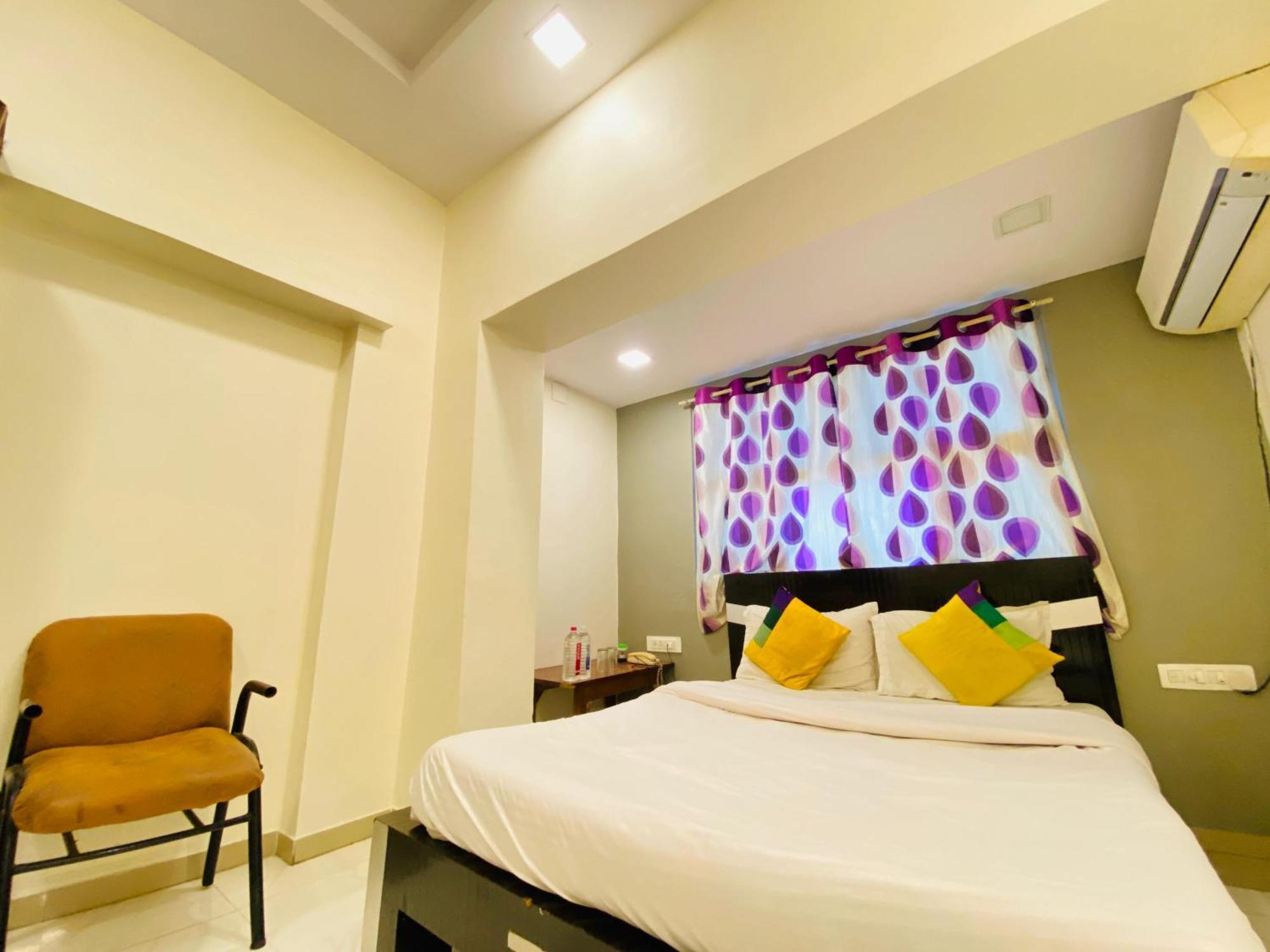 Hotel Aakash Navrangpura أحمد أباد المظهر الخارجي الصورة