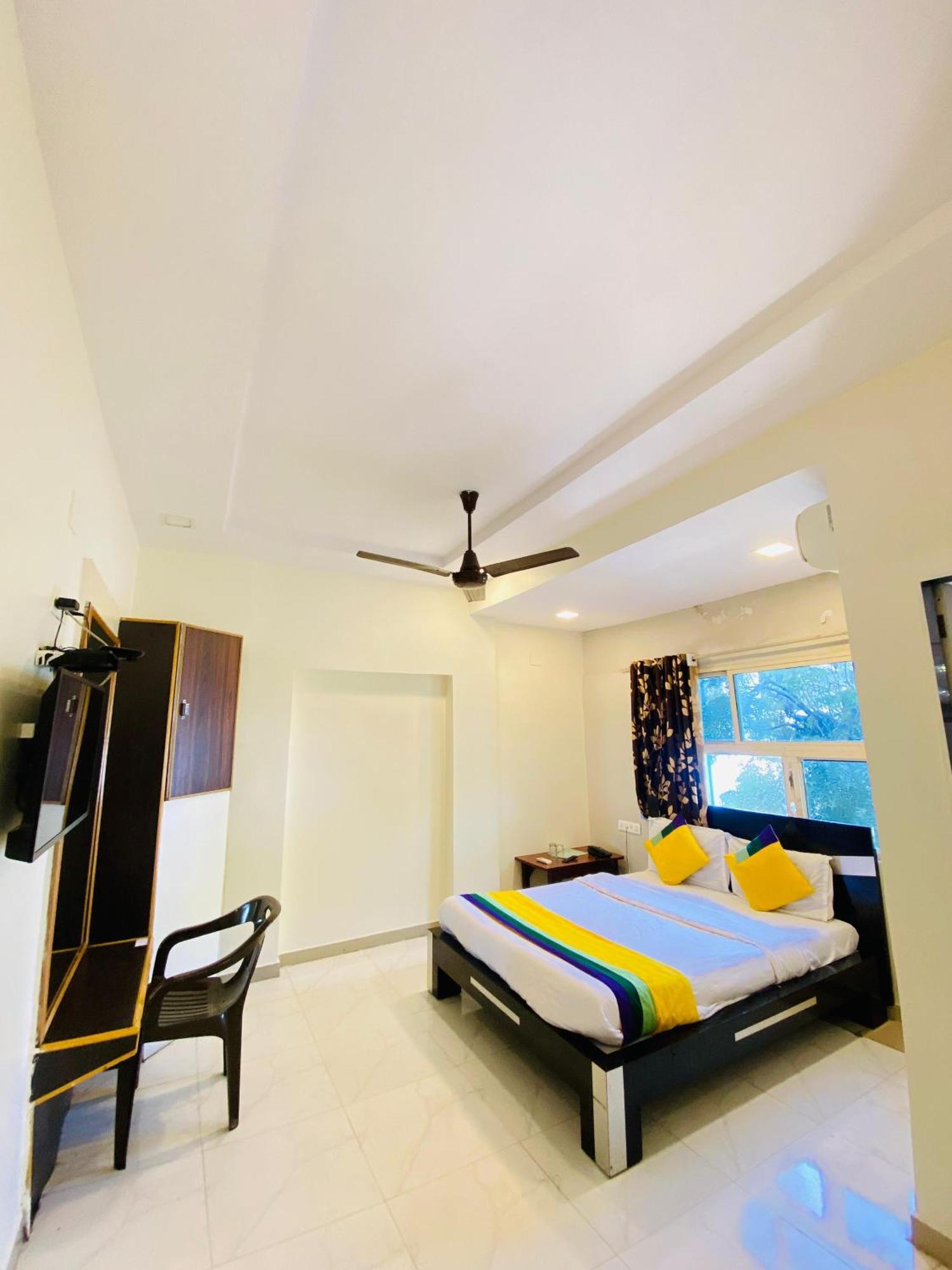 Hotel Aakash Navrangpura أحمد أباد المظهر الخارجي الصورة