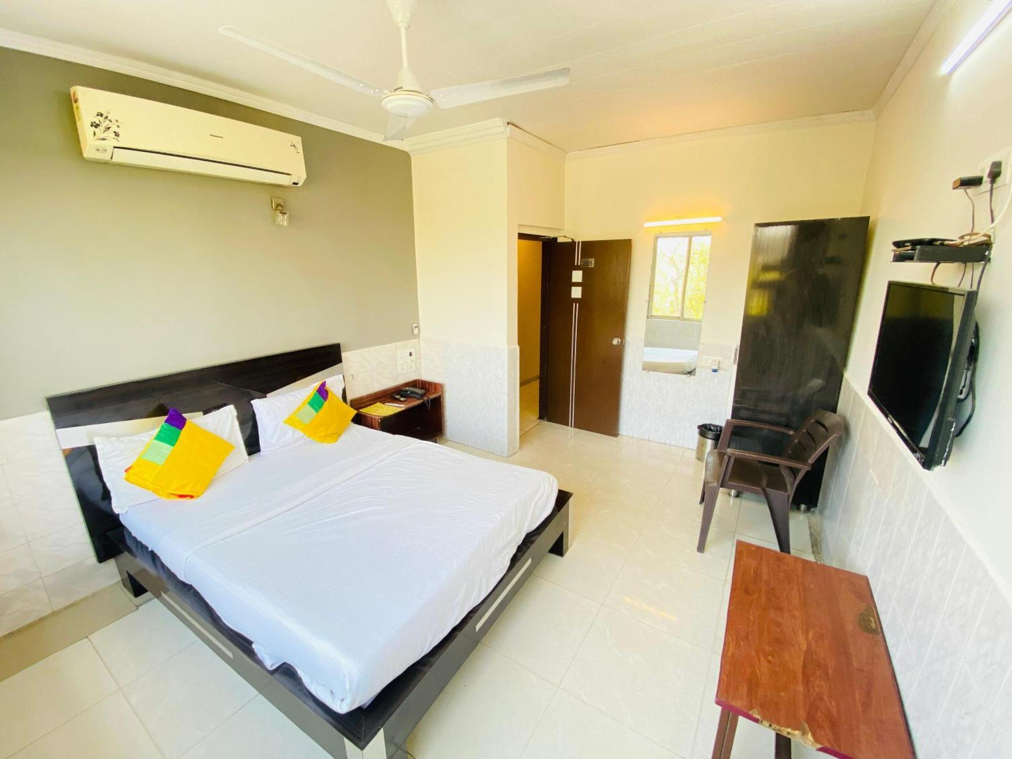 Hotel Aakash Navrangpura أحمد أباد المظهر الخارجي الصورة