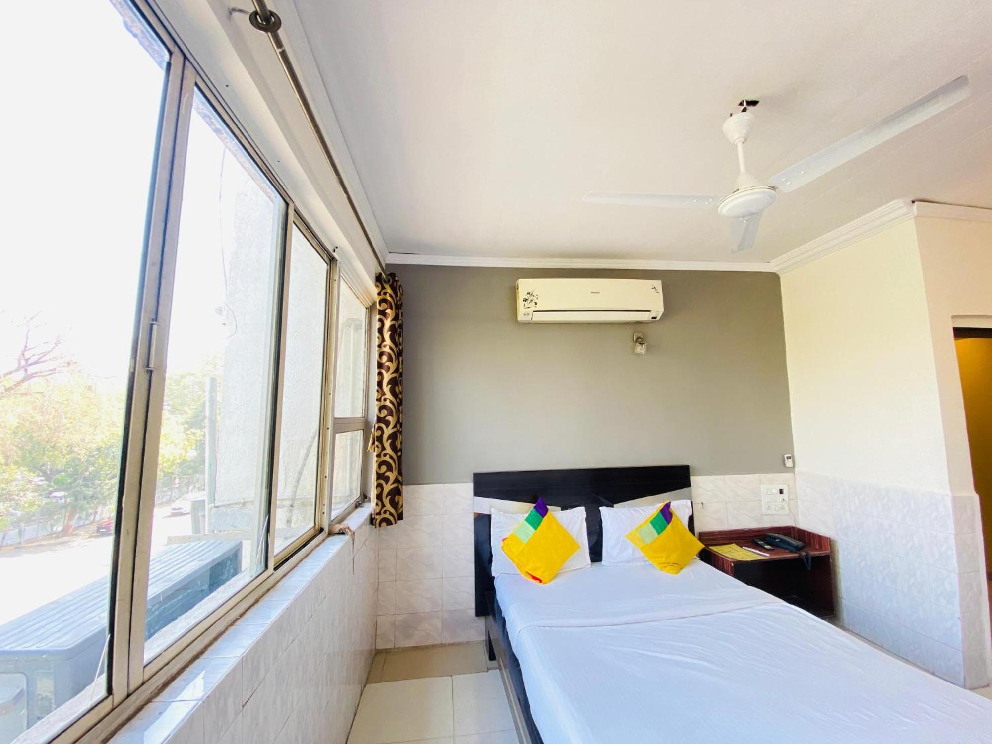 Hotel Aakash Navrangpura أحمد أباد المظهر الخارجي الصورة