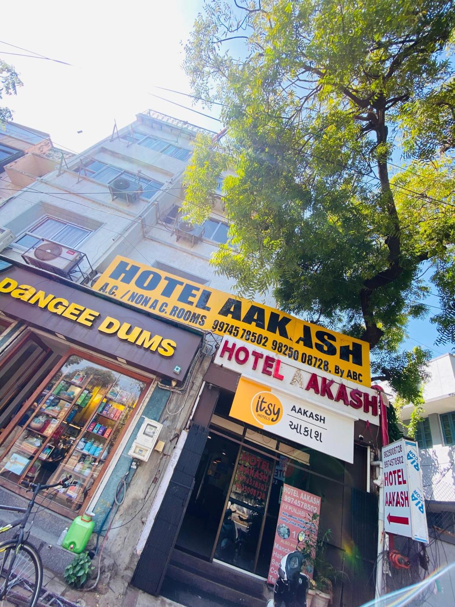 Hotel Aakash Navrangpura أحمد أباد المظهر الخارجي الصورة