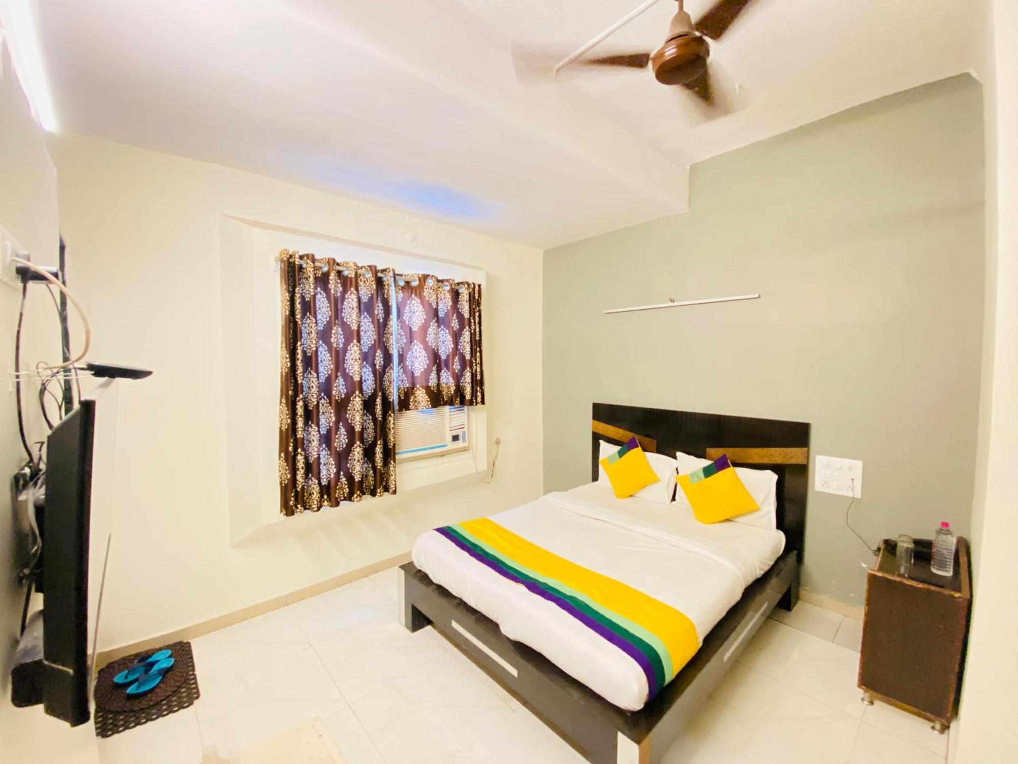 Hotel Aakash Navrangpura أحمد أباد المظهر الخارجي الصورة