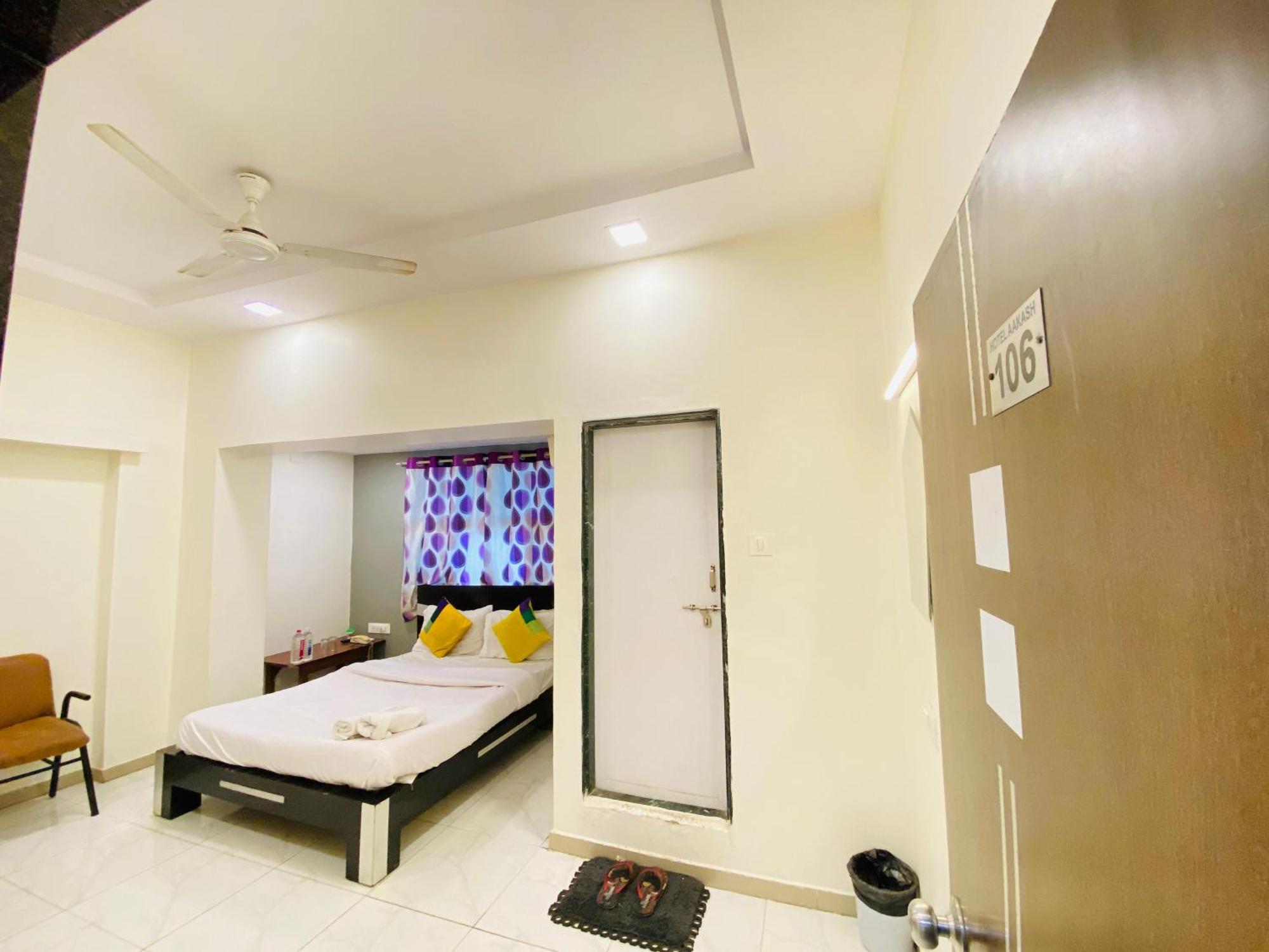 Hotel Aakash Navrangpura أحمد أباد المظهر الخارجي الصورة