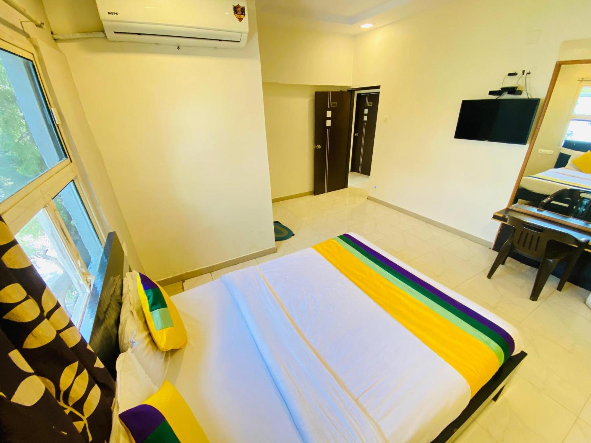 Hotel Aakash Navrangpura أحمد أباد المظهر الخارجي الصورة