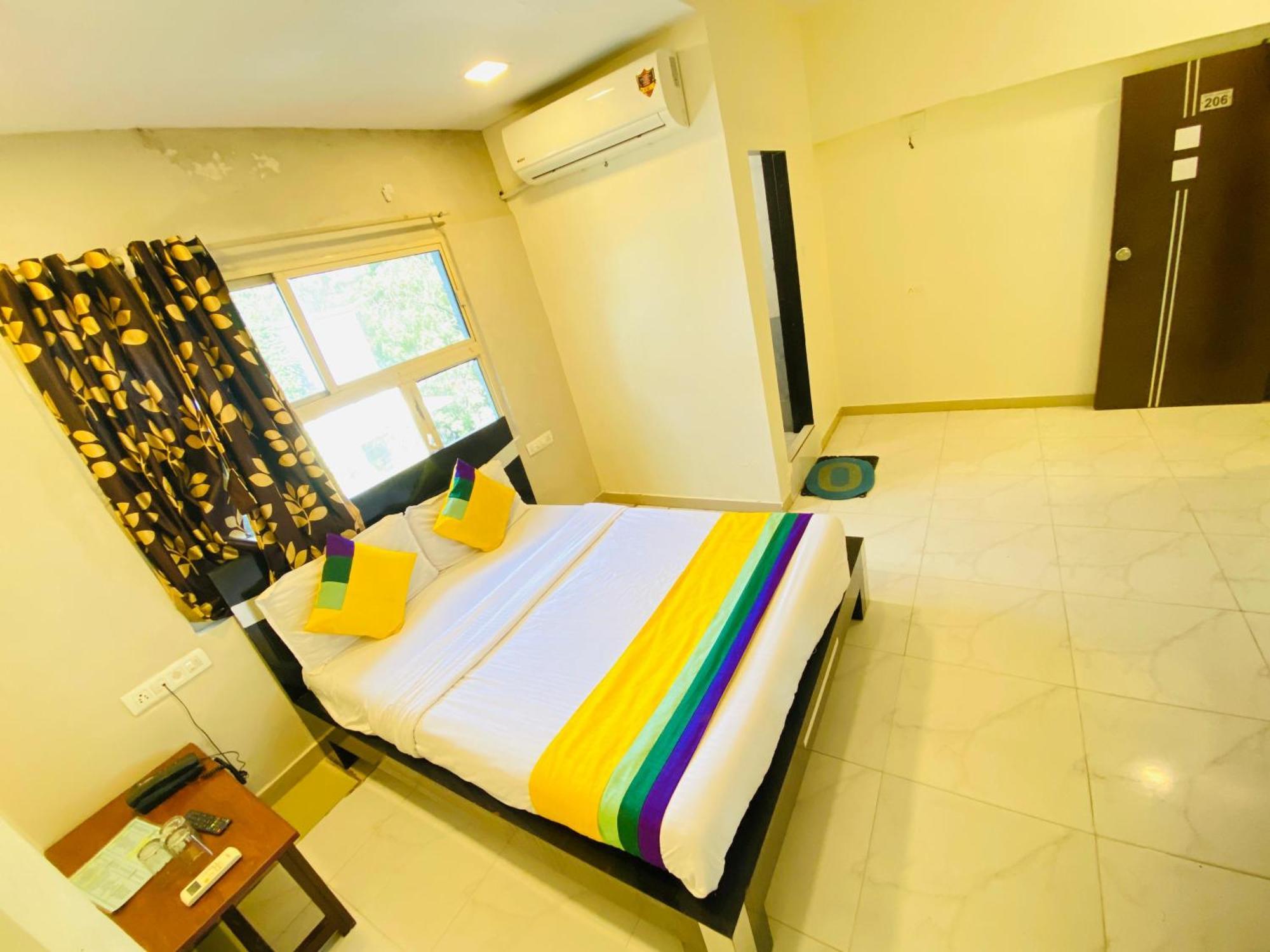 Hotel Aakash Navrangpura أحمد أباد المظهر الخارجي الصورة