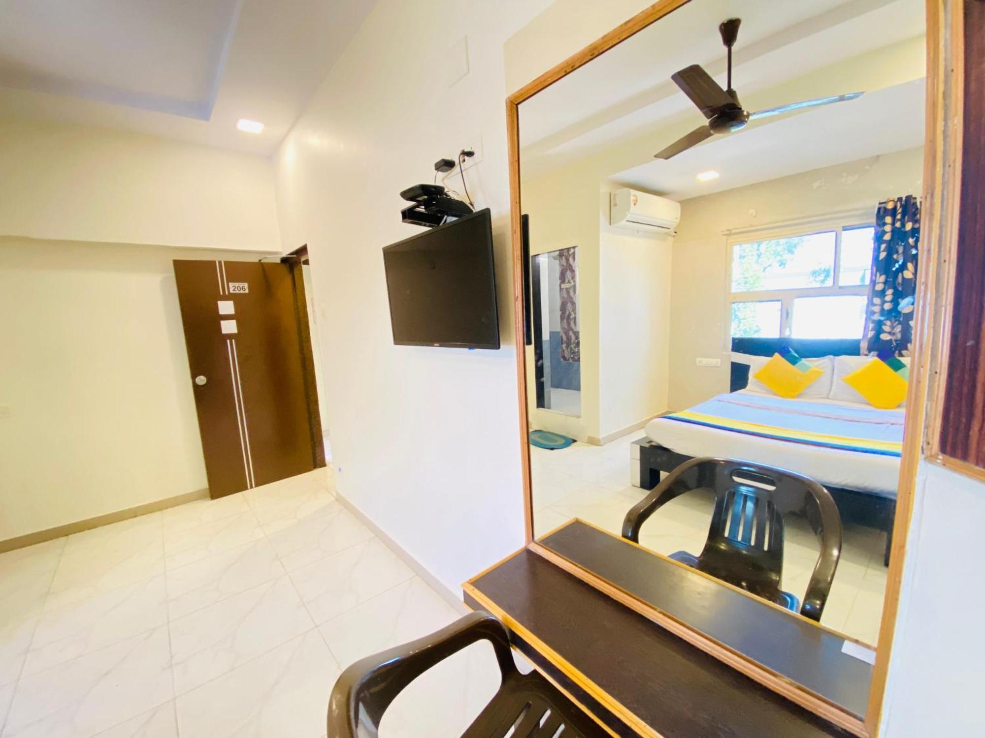 Hotel Aakash Navrangpura أحمد أباد المظهر الخارجي الصورة